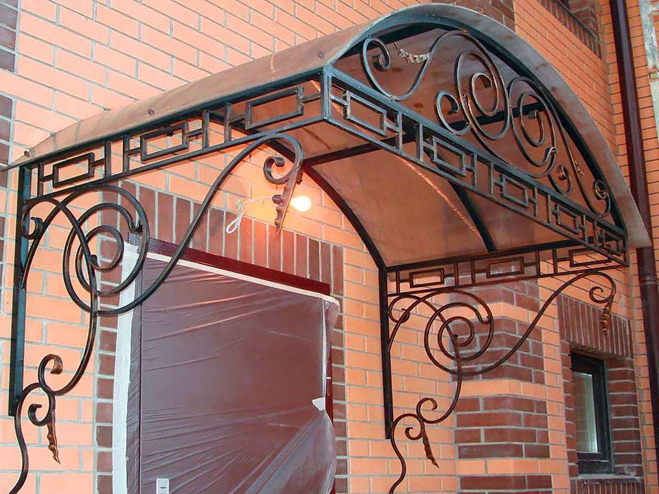 Художественная ковка в Истре, кованные изделия, кованые козырьки, кованые навесы, кованые козырьки и навесы, кованые козырьки и навесы в Истре, заказать кованые козырьки в Истре, кованые навесы в Истре, заказать кованые изделия в Истре, козырьки в Истре, навесы в Истре