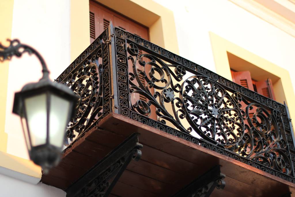 ковка в Истре, заказать кованые решетки в Истре, кованые балконы на заказ, кованые ограждения на заказ в Истринской области