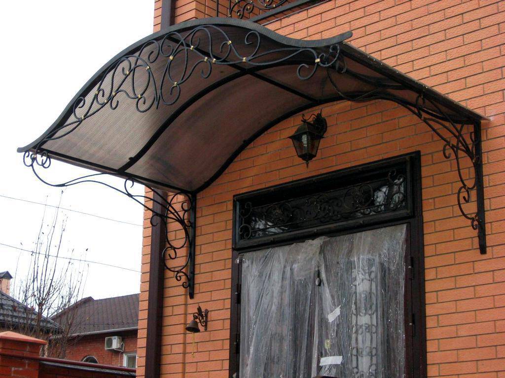Художественная ковка в Истре, кованные изделия, кованые козырьки, кованые навесы, кованые козырьки и навесы, кованые козырьки и навесы в Истре, заказать кованые козырьки в Истре, кованые навесы в Истре, заказать кованые изделия в Истре, козырьки в Истре, навесы в Истре