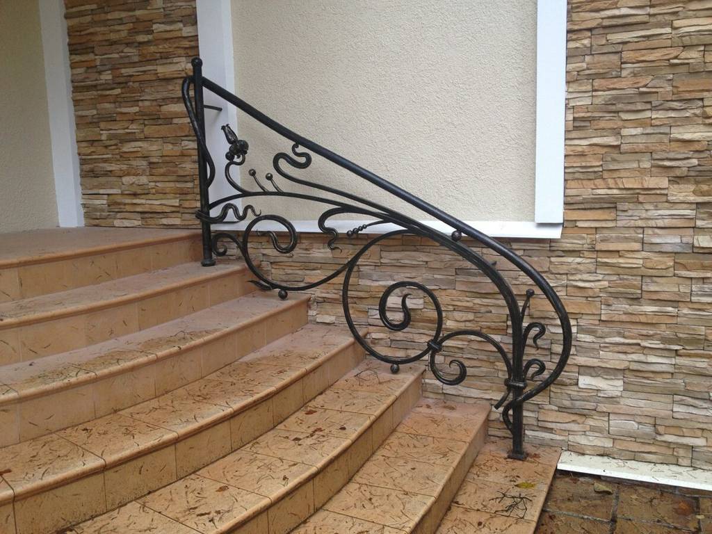 Художественная ковка в Истре, кованные изделия, кованные изделия, ковка в Истре, заказать кованые изделия в Истре, заказать кованые перила в Истре