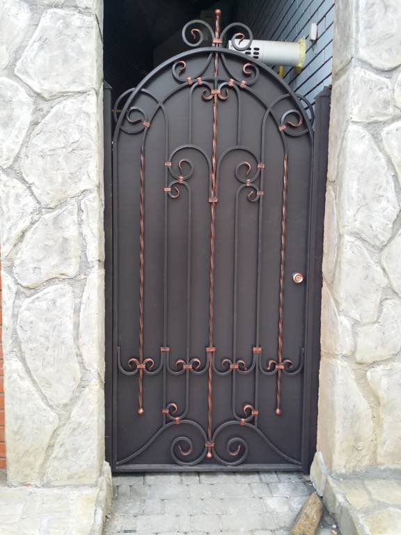 Художественная ковка в Истре, кованные изделия, кованые калитки, кованые калитки в Истре, кованые калитки для дачи, ковка в Истре, заказать кованые изделия в Истре, заказать ковку в Истре