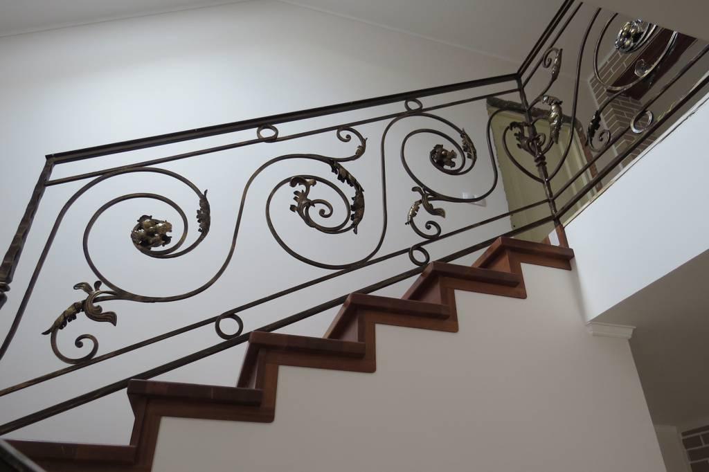 Художественная ковка в Истре, кованные изделия, кованные изделия, ковка в Истре, заказать кованые изделия в Истре, заказать кованые перила в Истре