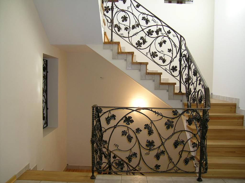 Художественная ковка в Истре, кованные изделия, кованные изделия, ковка в Истре, заказать кованые изделия в Истре, заказать кованые перила в Истре