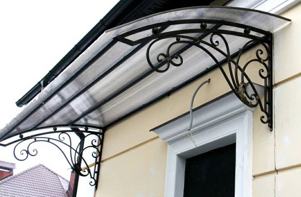 Художественная ковка в Истре, кованные изделия, кованые козырьки, кованые навесы, кованые козырьки и навесы, кованые козырьки и навесы в Истре, заказать кованые козырьки в Истре, кованые навесы в Истре, заказать кованые изделия в Истре, козырьки в Истре, навесы в Истре