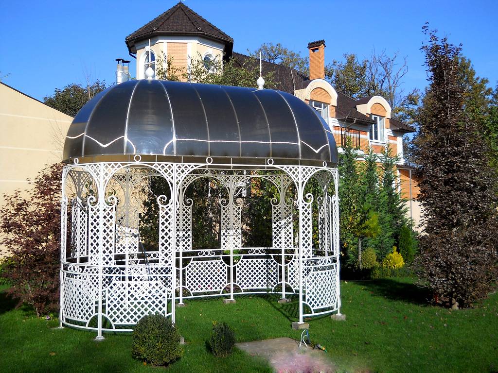 Художественная ковка в Истре, кованные изделия, кованые беседки, кованые беседки в Истре, кованые беседки для дачи, ковка в Истре, заказать кованые изделия в Истре, заказать ковку в Истре