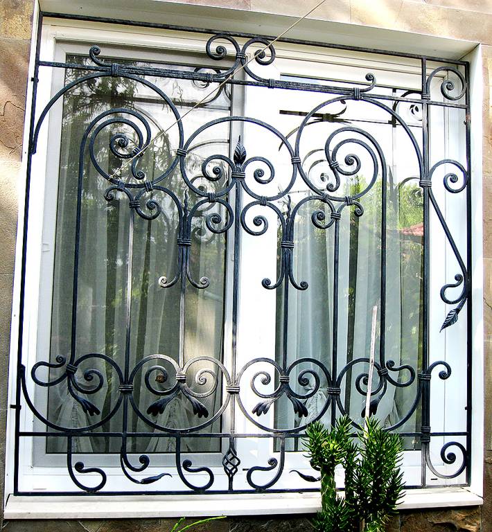 Художественная ковка в Истре, кованные изделия, кованые решетки, кованые решетки в Истре, заказать кованые решетки в Истре, кованые решетки в Истре недорого, ковка в Истре недорого