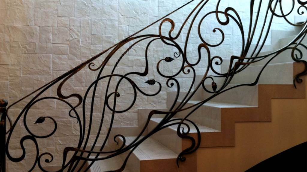 Художественная ковка в Истре, кованные изделия, кованные изделия, ковка в Истре, заказать кованые изделия в Истре, заказать кованые перила в Истре