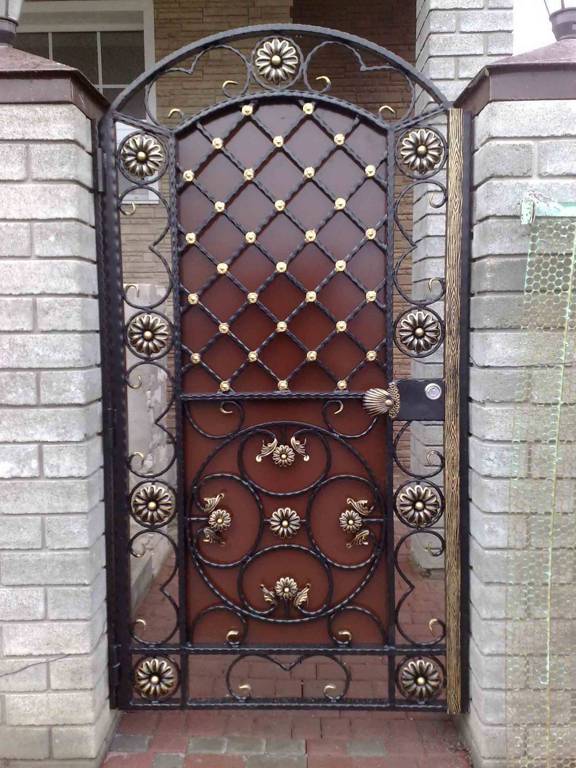 Художественная ковка в Истре, кованные изделия, кованые калитки, кованые калитки в Истре, кованые калитки для дачи, ковка в Истре, заказать кованые изделия в Истре, заказать ковку в Истре