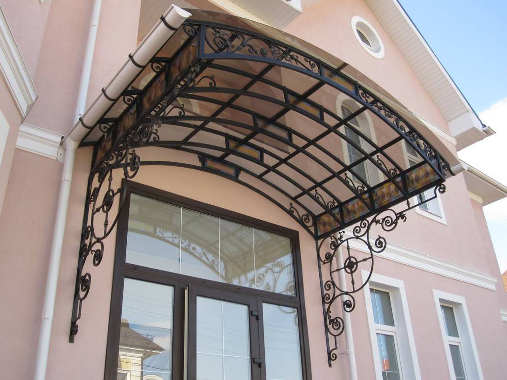 Художественная ковка в Истре, кованные изделия, кованые козырьки, кованые навесы, кованые козырьки и навесы, кованые козырьки и навесы в Истре, заказать кованые козырьки в Истре, кованые навесы в Истре, заказать кованые изделия в Истре, козырьки в Истре, навесы в Истре