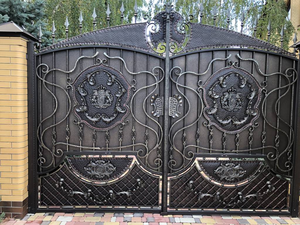 Художественная ковка в Истре, кованные изделия, кованые ворота, ковка в Истре, заказать кованые изделия в Истре, заказать кованые ворота в Истре, кованые ворота на заказ в Истринской области