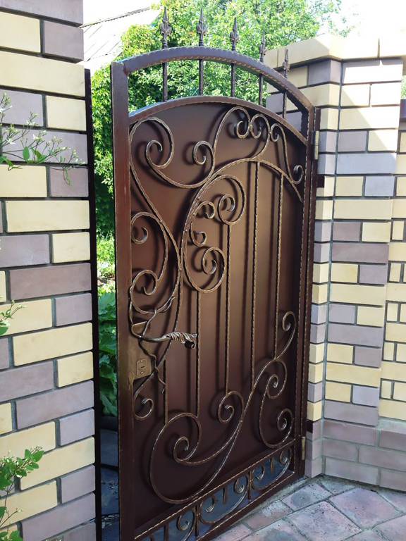 Художественная ковка в Истре, кованные изделия, кованые калитки, кованые калитки в Истре, кованые калитки для дачи, ковка в Истре, заказать кованые изделия в Истре, заказать ковку в Истре