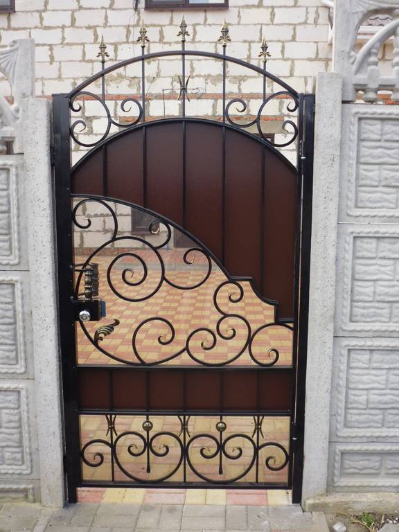 Художественная ковка в Истре, кованные изделия, кованые калитки, кованые калитки в Истре, кованые калитки для дачи, ковка в Истре, заказать кованые изделия в Истре, заказать ковку в Истре