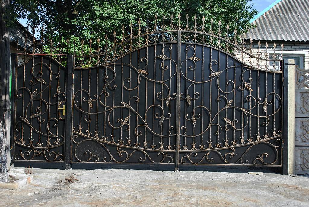 Художественная ковка в Истре, кованные изделия, кованые ворота, ковка в Истре, заказать кованые изделия в Истре, заказать кованые ворота в Истре, кованые ворота на заказ в Истринской области