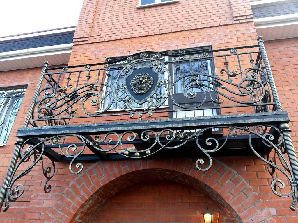 ковка в Истре, заказать кованые решетки в Истре, кованые балконы на заказ, кованые ограждения на заказ в Истринской области