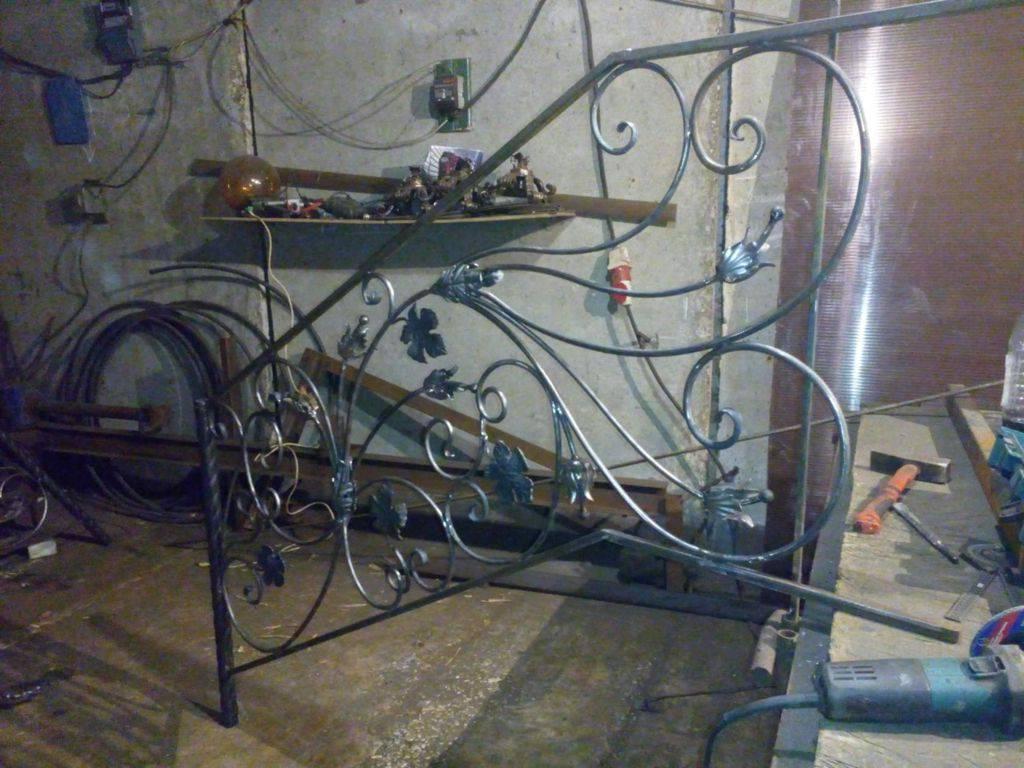 Художественная ковка в Истре, кованные изделия, кованные изделия, ковка в Истре, заказать кованые изделия в Истре, заказать кованые перила в Истре