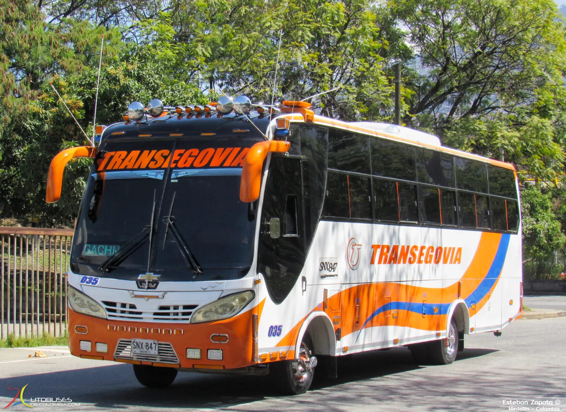 Carrocerías Logos Logos Sava S2 Chevrolet Isuzu FRR Forward
