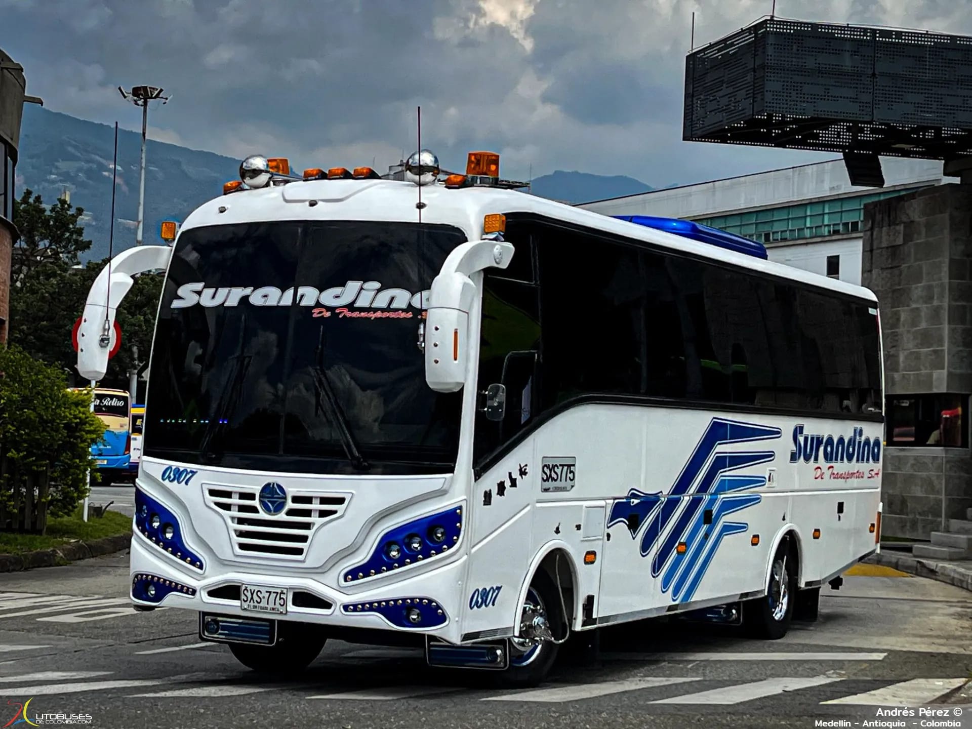 Aga Aga Midibus Chevroler Isuzu FRR