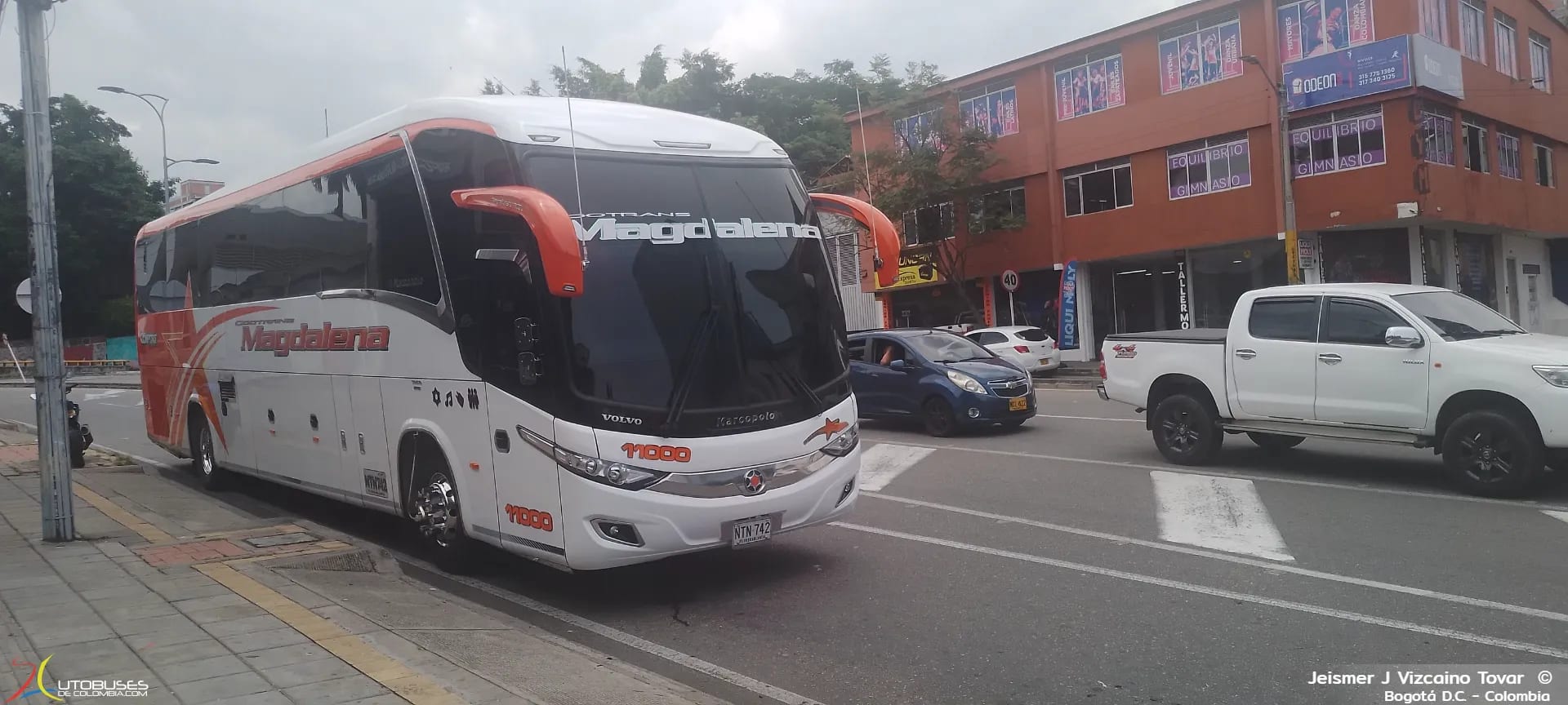 Marcopolo Superpolo Marcopolo Paradiso 1200 New G7 Volvo  B460R