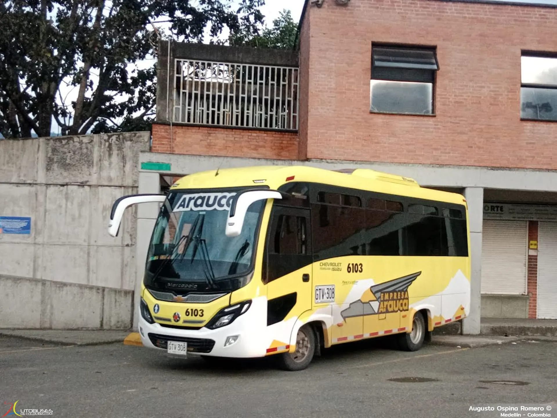 Marcopolo Superpolo Marcopolo Senior Smart Chevrolet Isuzu NKR