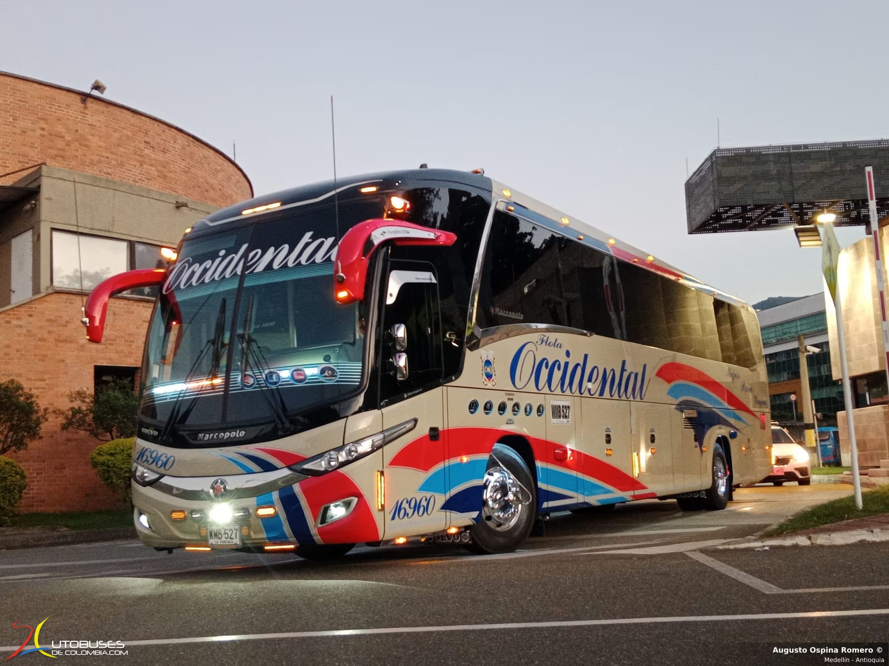 Marcopolo Superpolo Marcopolo Paradiso 1200 New G7 Volvo  B460R
