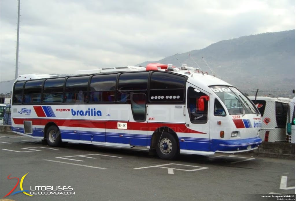 Olimpica Olimpica Cox 2000 Chevrolet Isuzu CHR 660 LWB