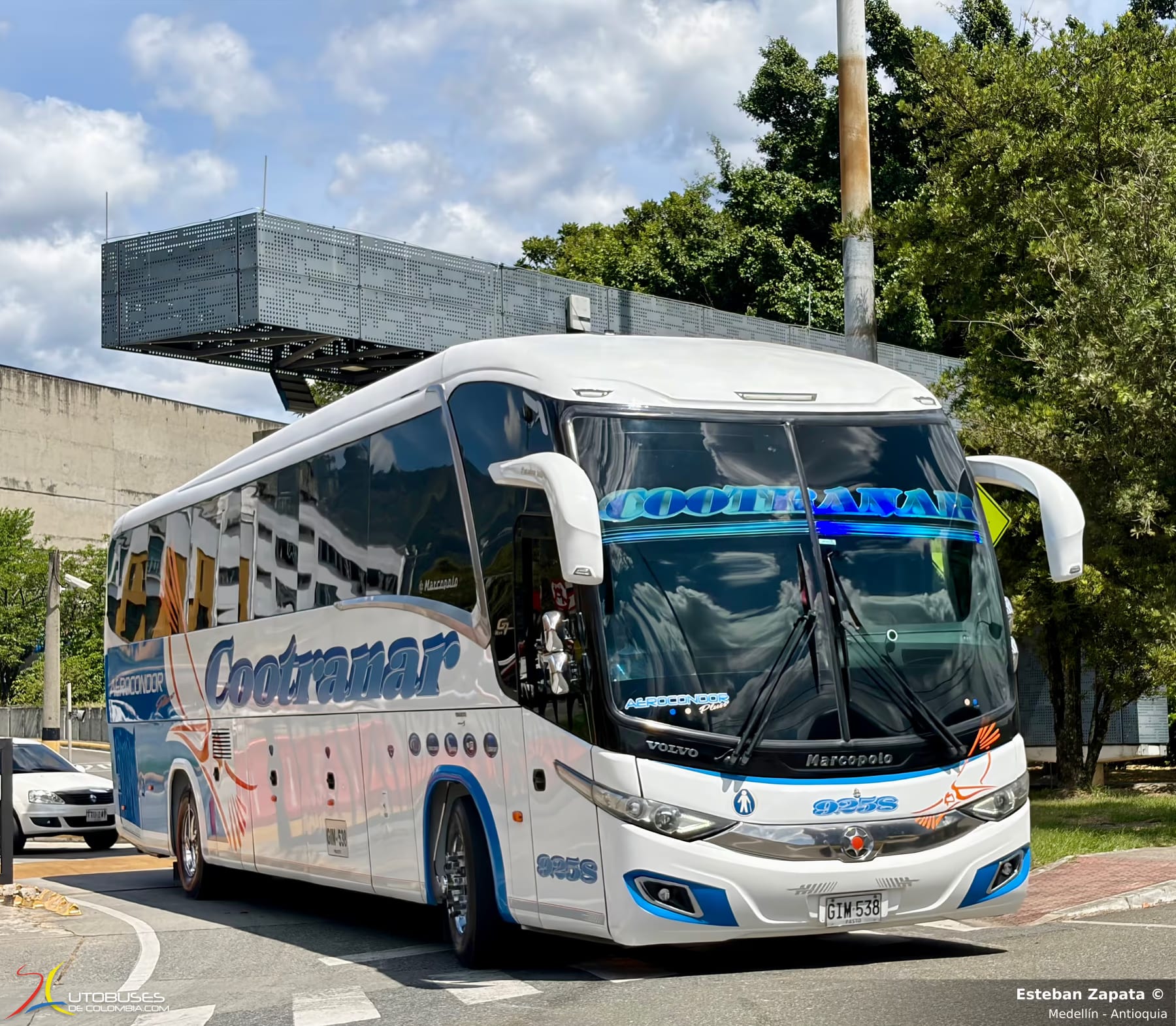 Marcopolo Paradiso 1200 New G7 Volvo  B460R