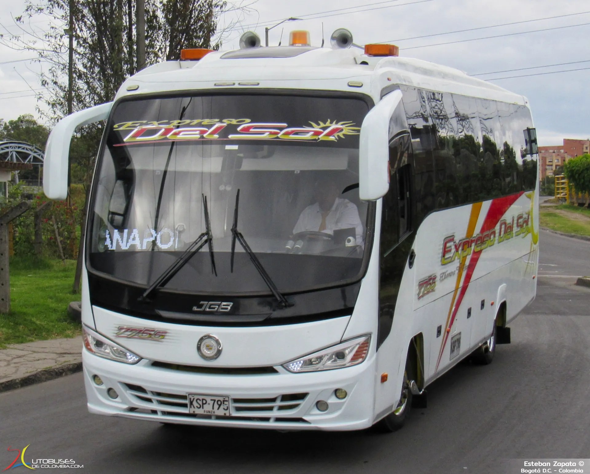 JGB Fascino Chevrolet Isuzu NQR Reward de Expreso del Sol