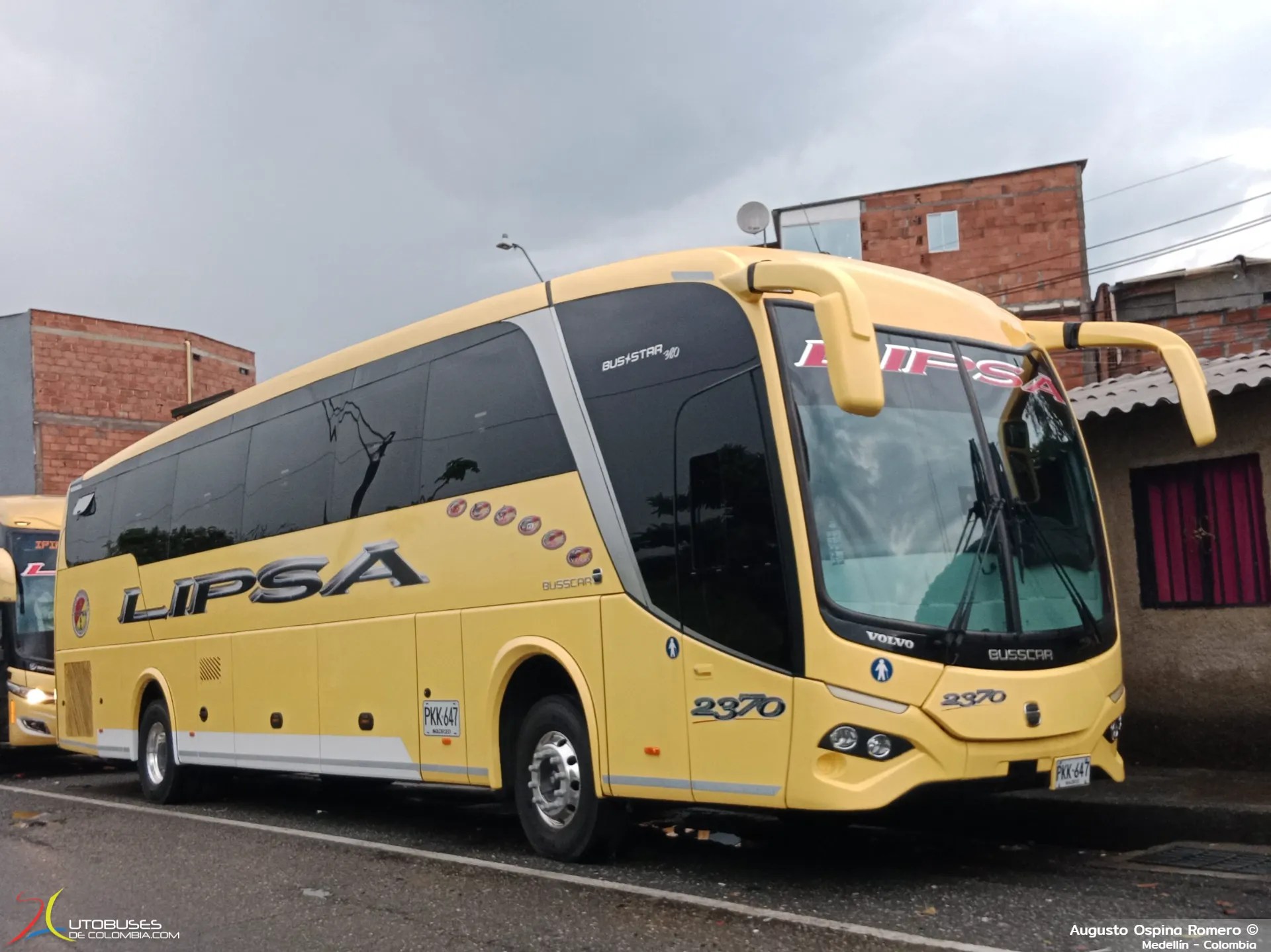 Busscar Busstar 380 S1 Volvo B510R de Consorcio Express