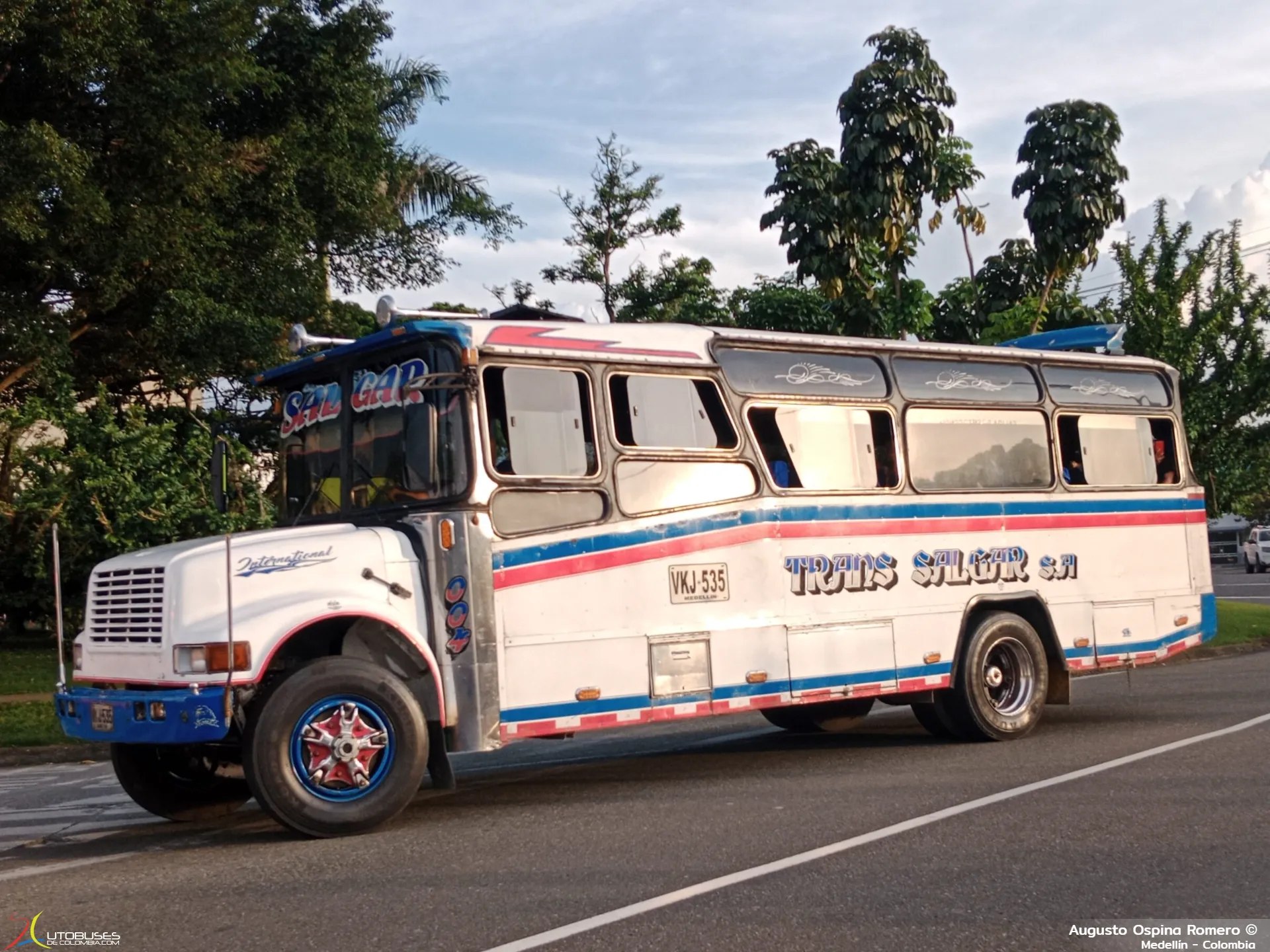 Superior International 4700 DT466 de Transportes Salgar
