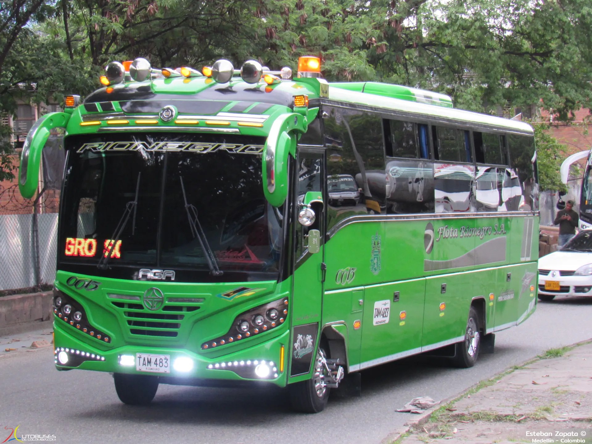 Aga Midibus Chevroler Isuzu FRR de Flota Rionegro S.A