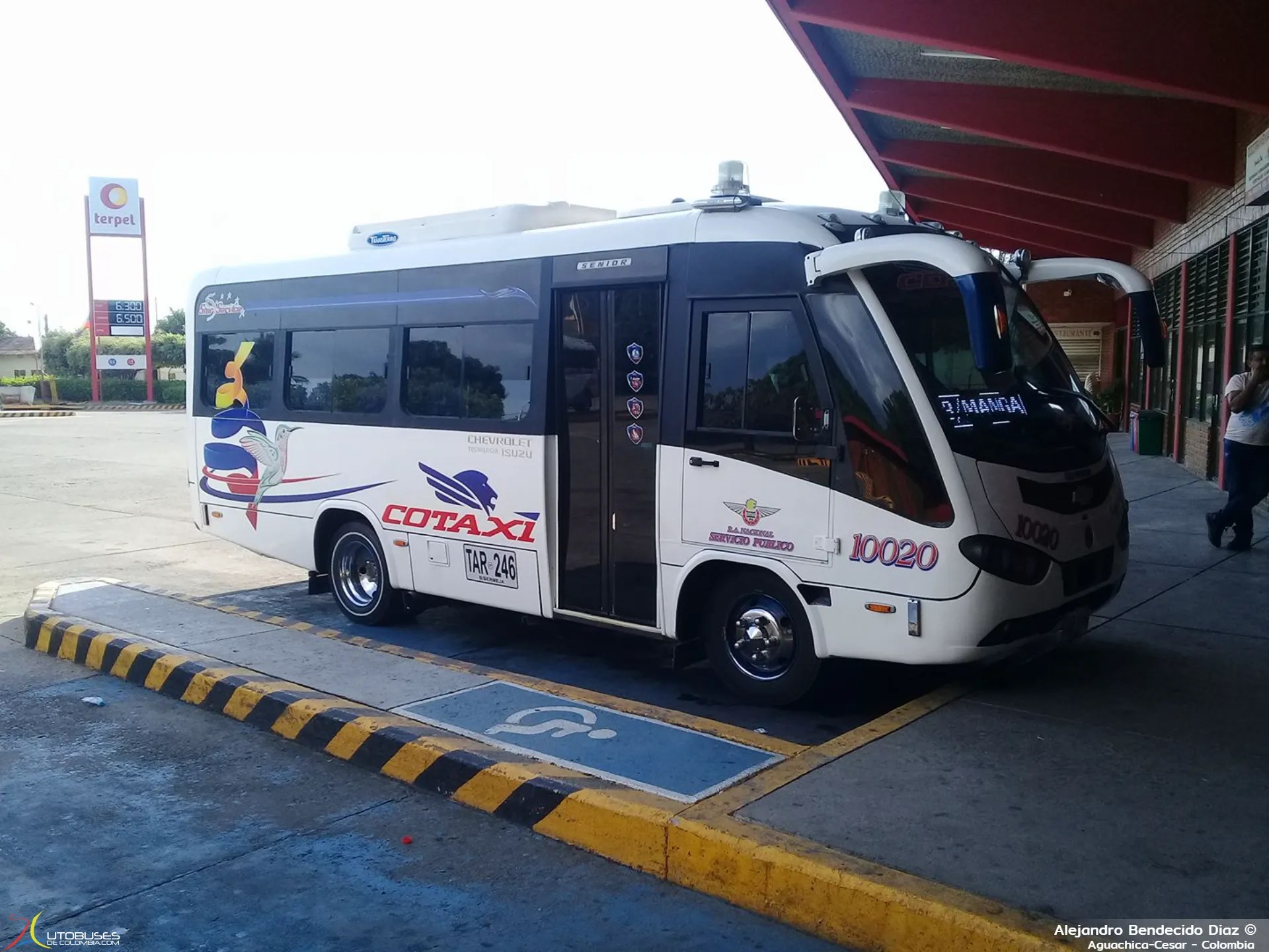 Marcopolo MicroSenior Chevrolet Isuzu NKR de Cotaxi