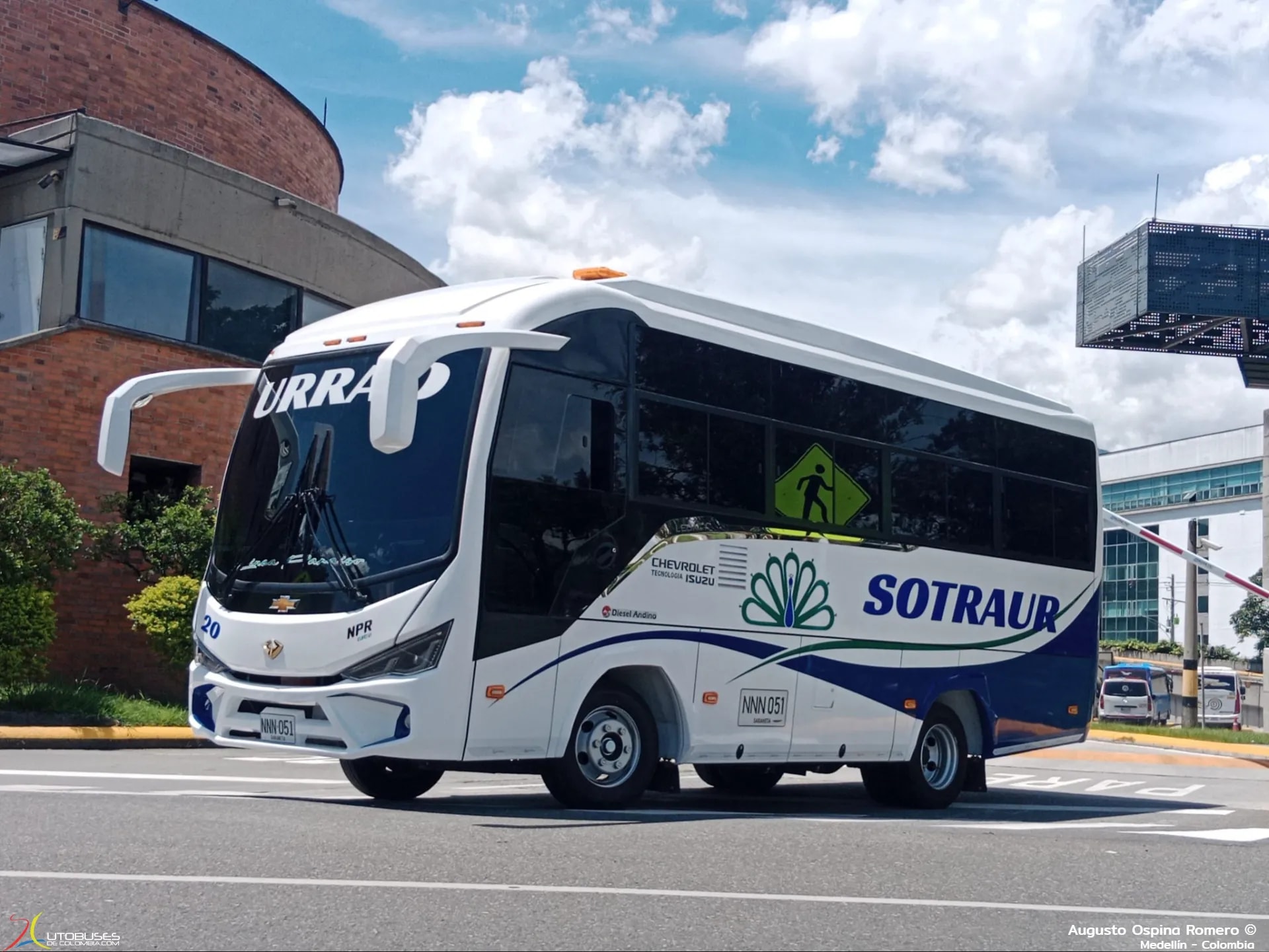 Autobuses ICC Legacy Chevrolet Isuzu NPR de Sotraur