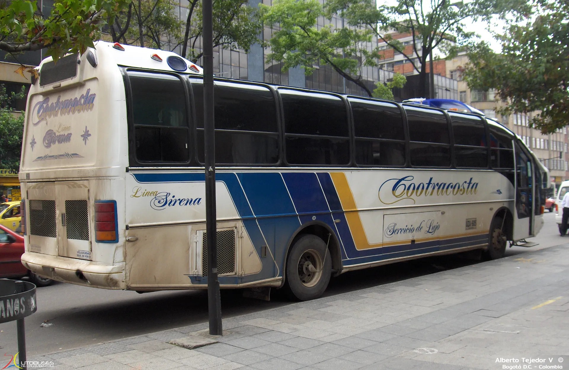 Olimpica Cox 2000 Chevrolet Isuzu CHR 660 LWB de Cootracosta