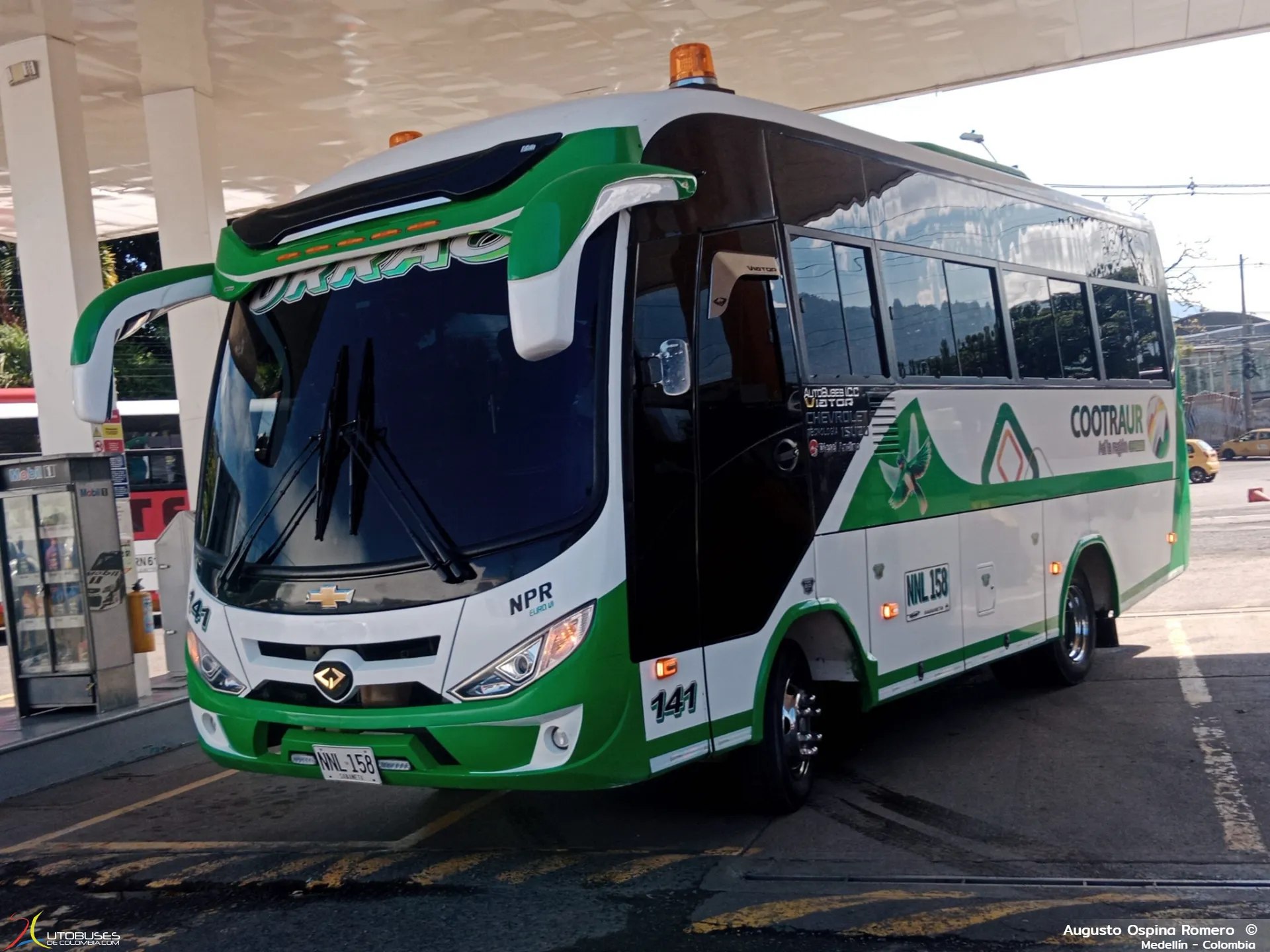 Autobuses ICC Viator Chevrolet Isuzu NPR de Cootraur