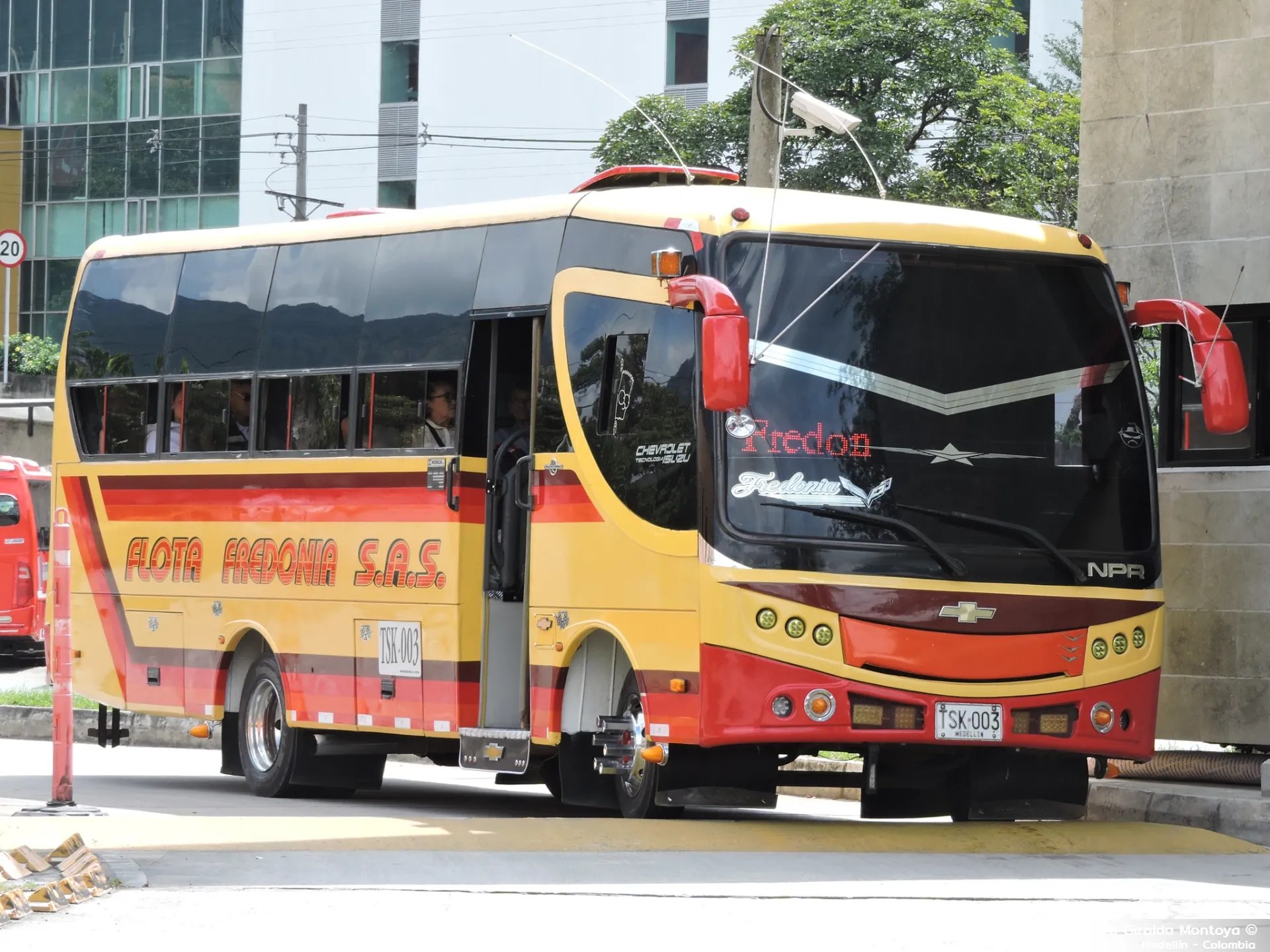 Inconcar Sigma Chevrolet Isuzu NPR de Flota Fredonia S.A.S