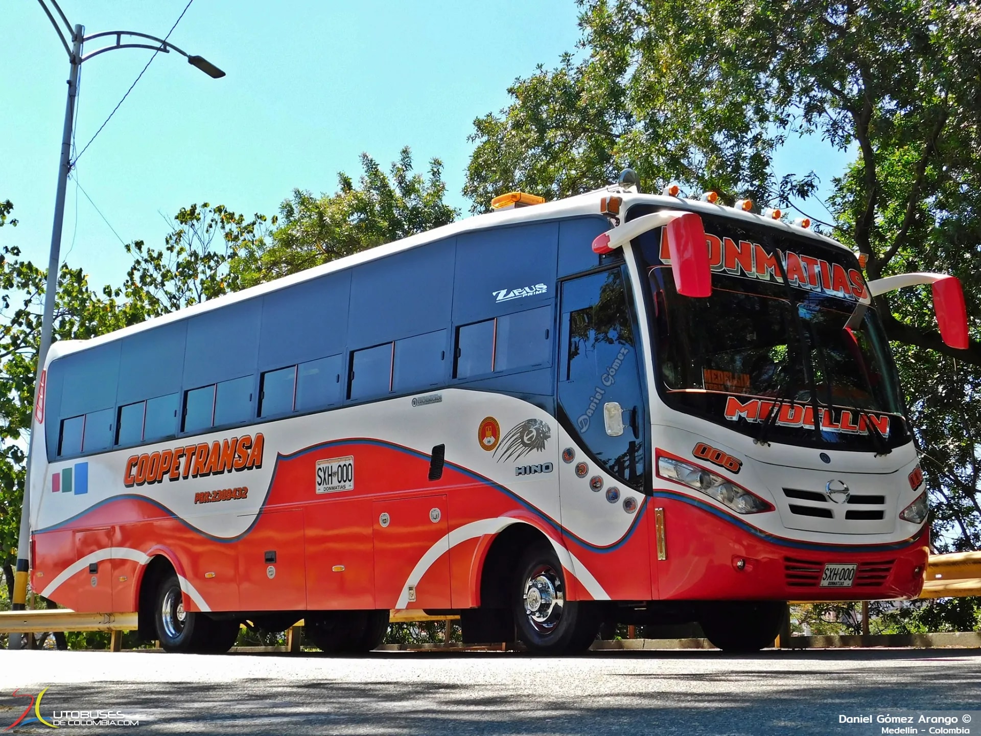 Tecnimicros Zeus Prime Hino FC9J de Coopetransa