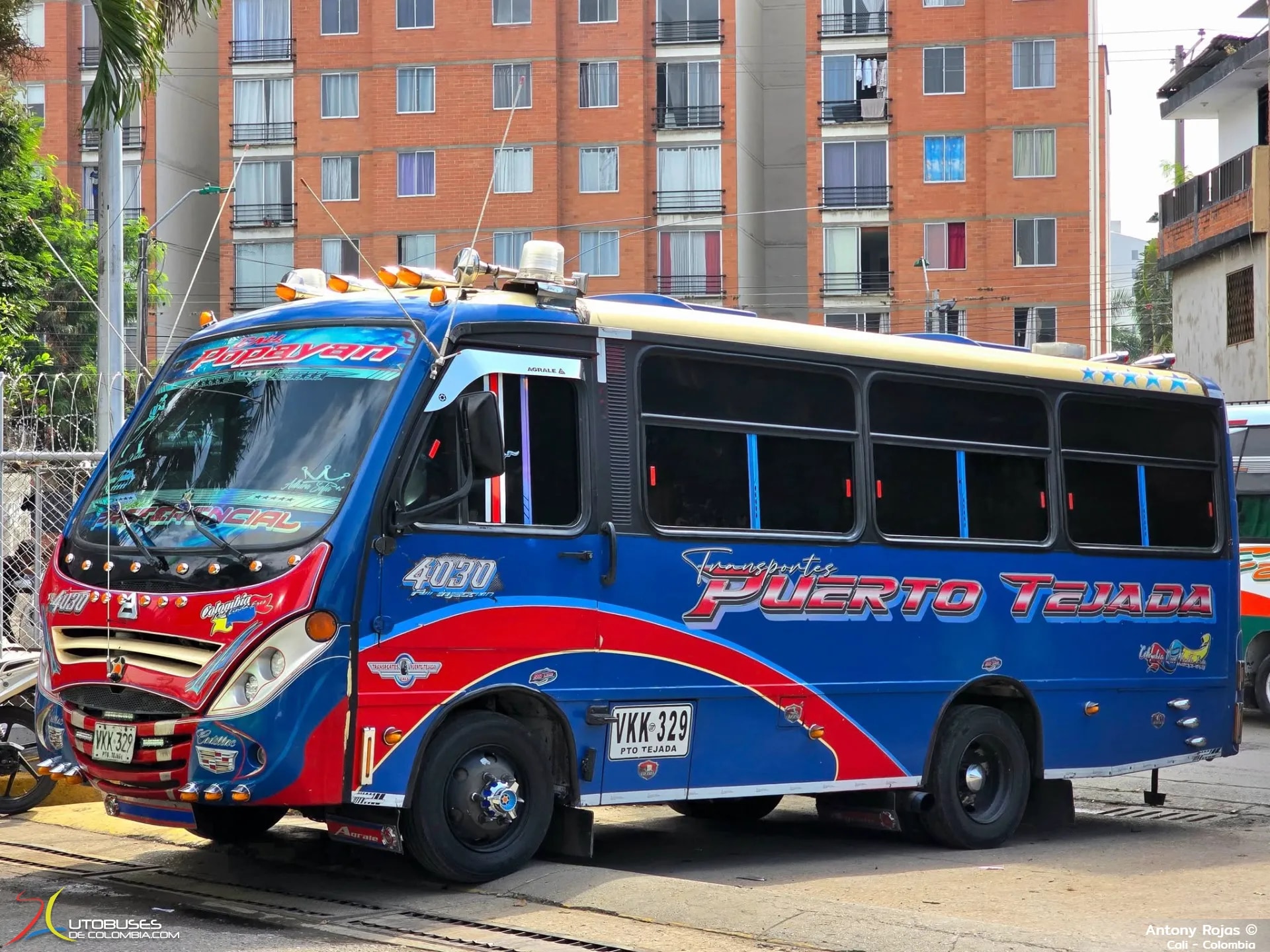 Marcopolo Superior Temple Agrale MA 8.5 de Transportes Puerto Tejada