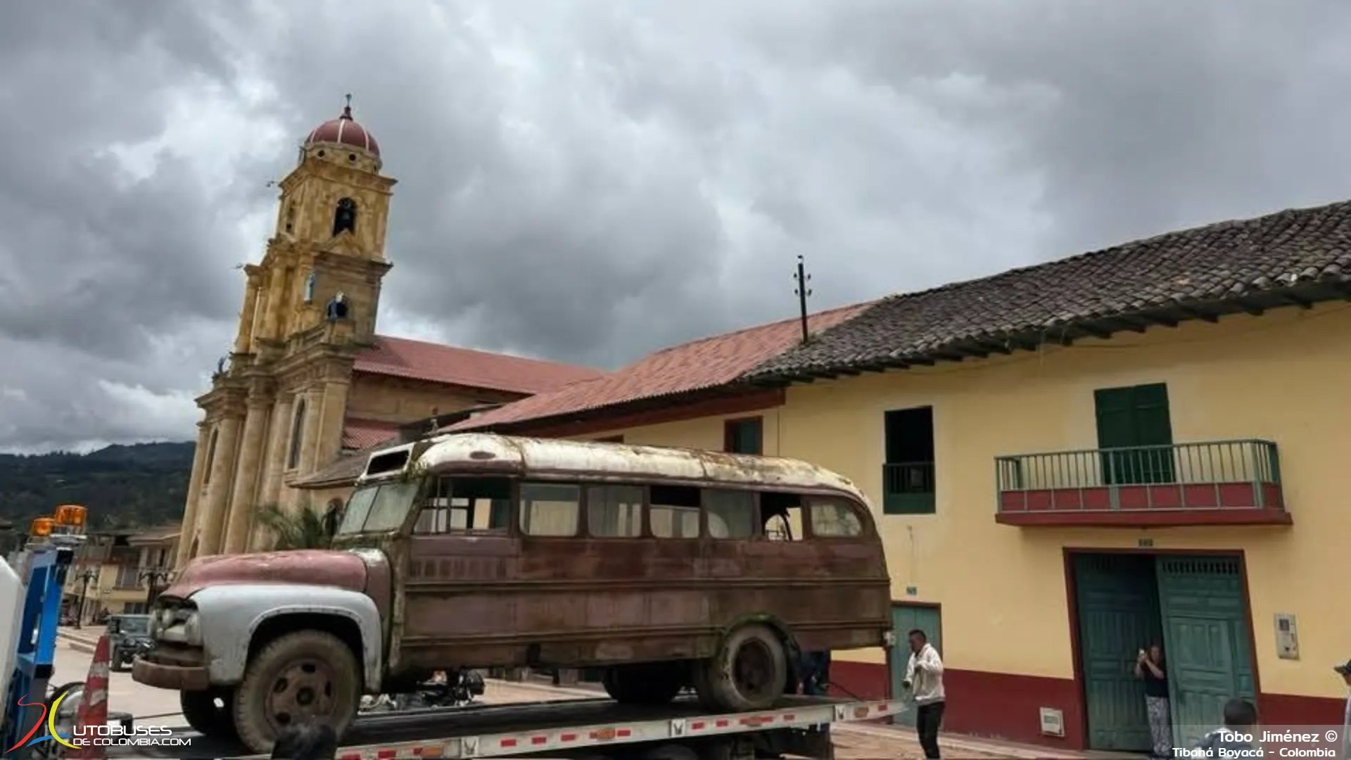 Superior Coach Ford F 600 1955 de Flota la Macarena S.A.