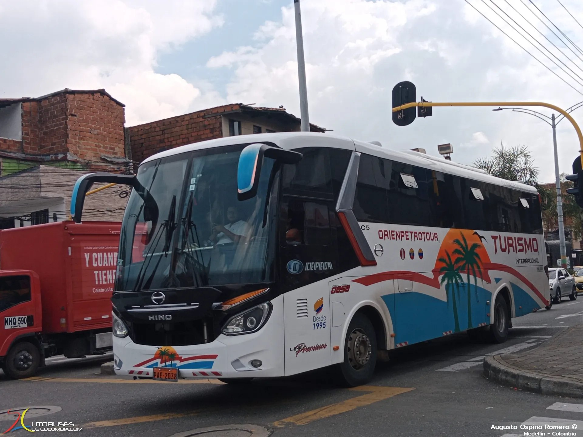 Carrocerías Cepeda C5 HINO AK Euro 3 de Orienpetrotur