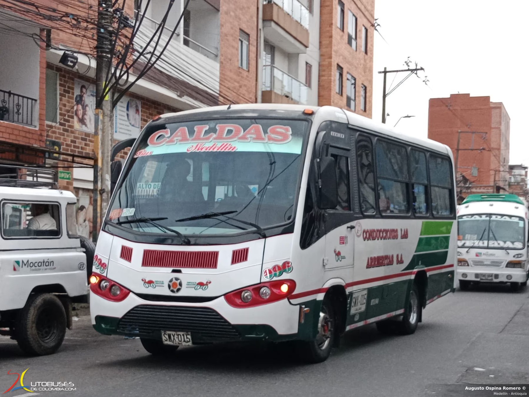 Marcopolo Senior Chevrolet Isuzu NPR de Conducciones las Arrieritas