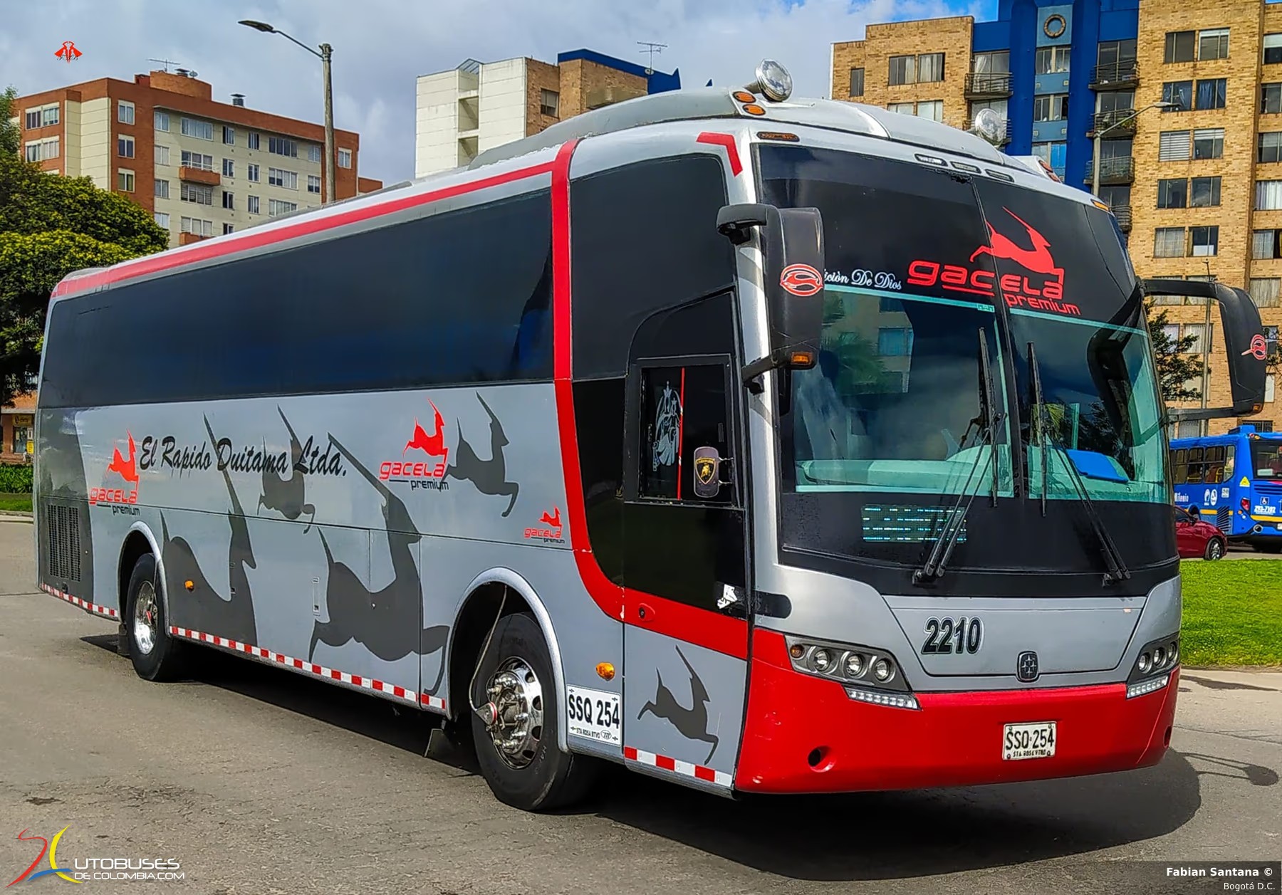 Busscar Busstar 360 Chevrolet Izusu LV 150 de El Rápido Duitama