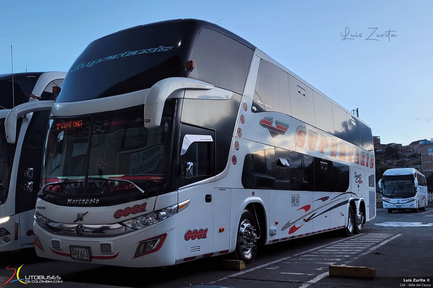 Marcopolo Paradiso 1800 DD G7 Volvo B420R 6x2 de Supertaxis