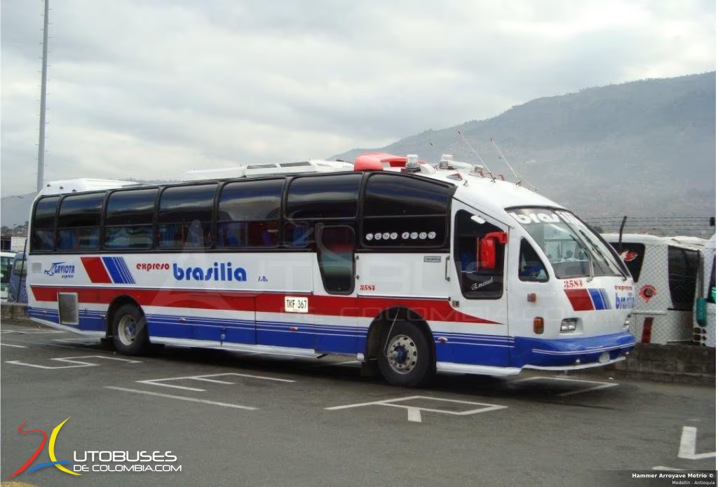 Olimpica Cox 2000 Chevrolet Isuzu CHR 660 LWB de Especiales Brasilia