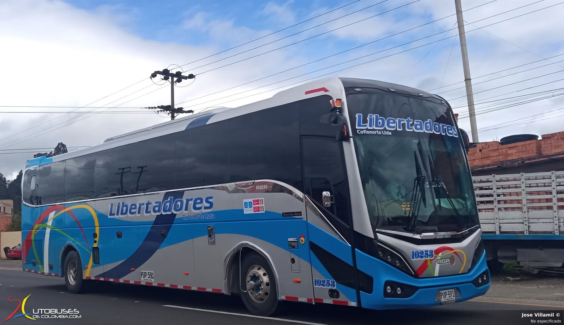 Aga Forever Mercedes Benz O500 RS 1945 de Coflonorte LTDA