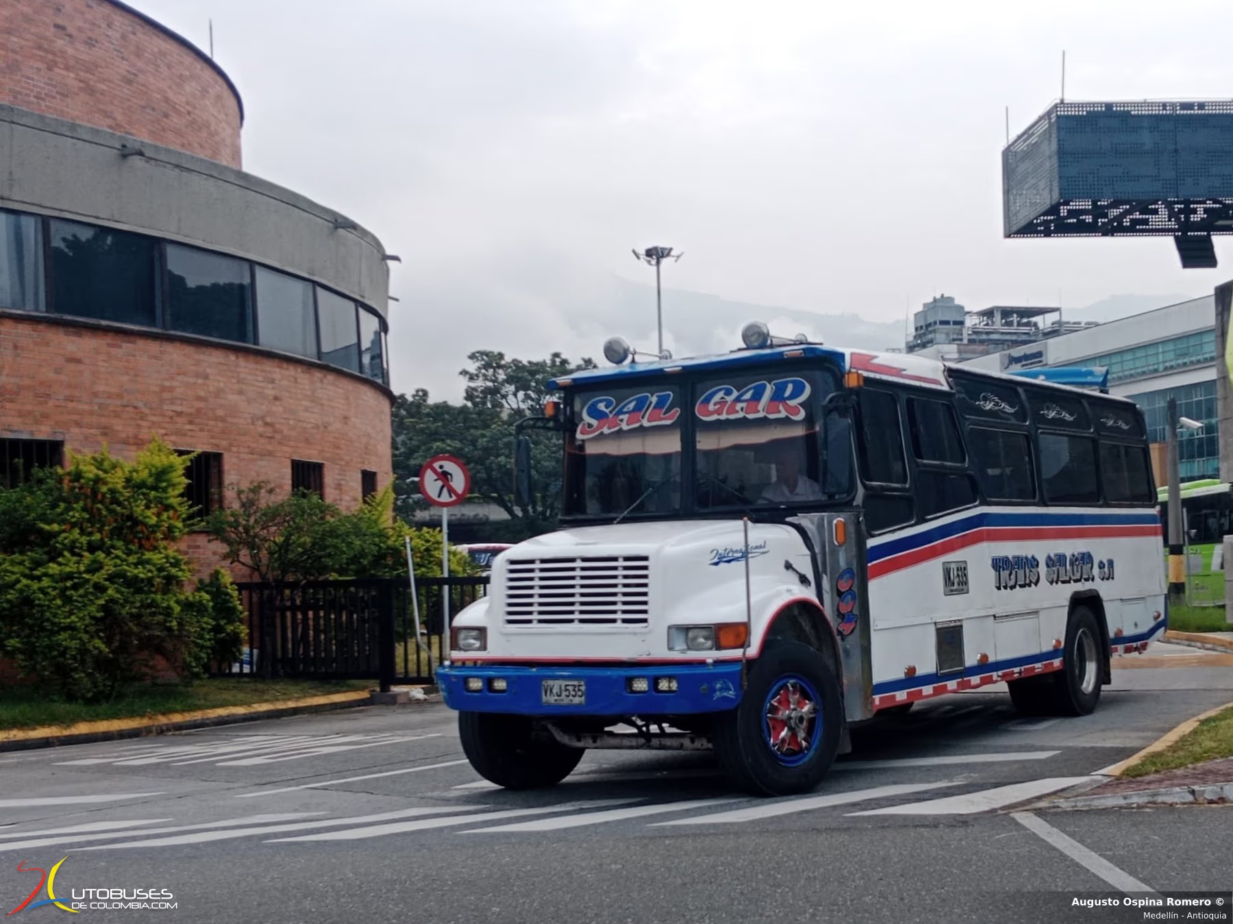 Superior International 4700 DT466 de Transportes Salgar