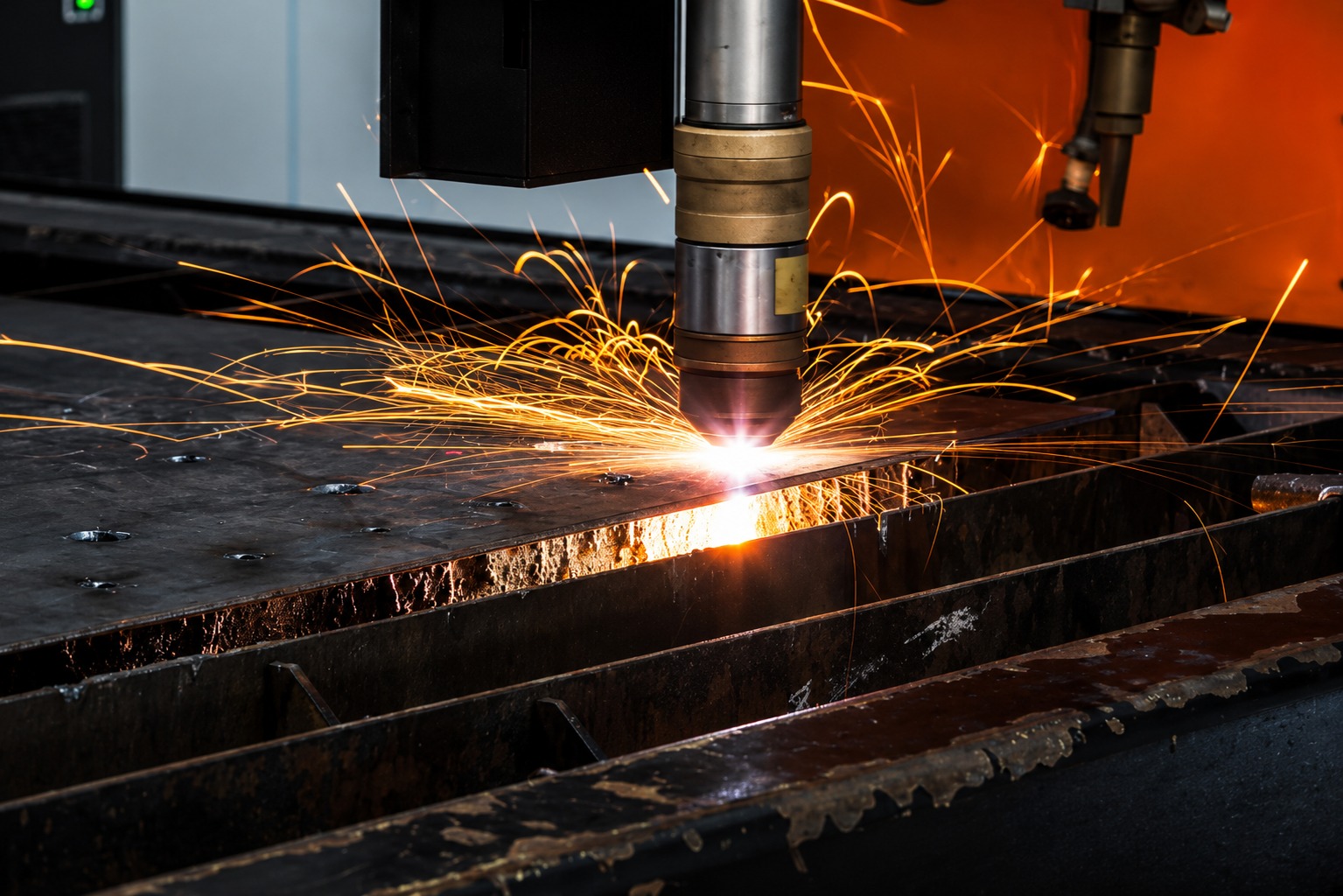Corte por plasma en chapa — Moldimetal