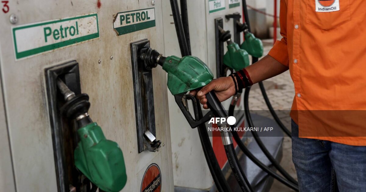 Oil Prices Climb Amid Iran Stalemate and Strait of Hormuz Blockade