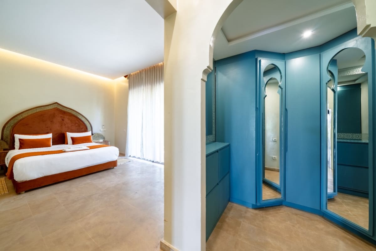 Suite Grand Master Suite de la Villa Argan Golf — lit et salle de bain privée