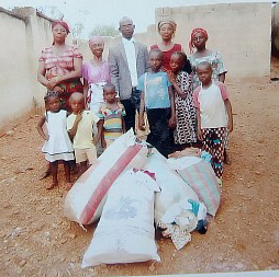 Food distribution field photo