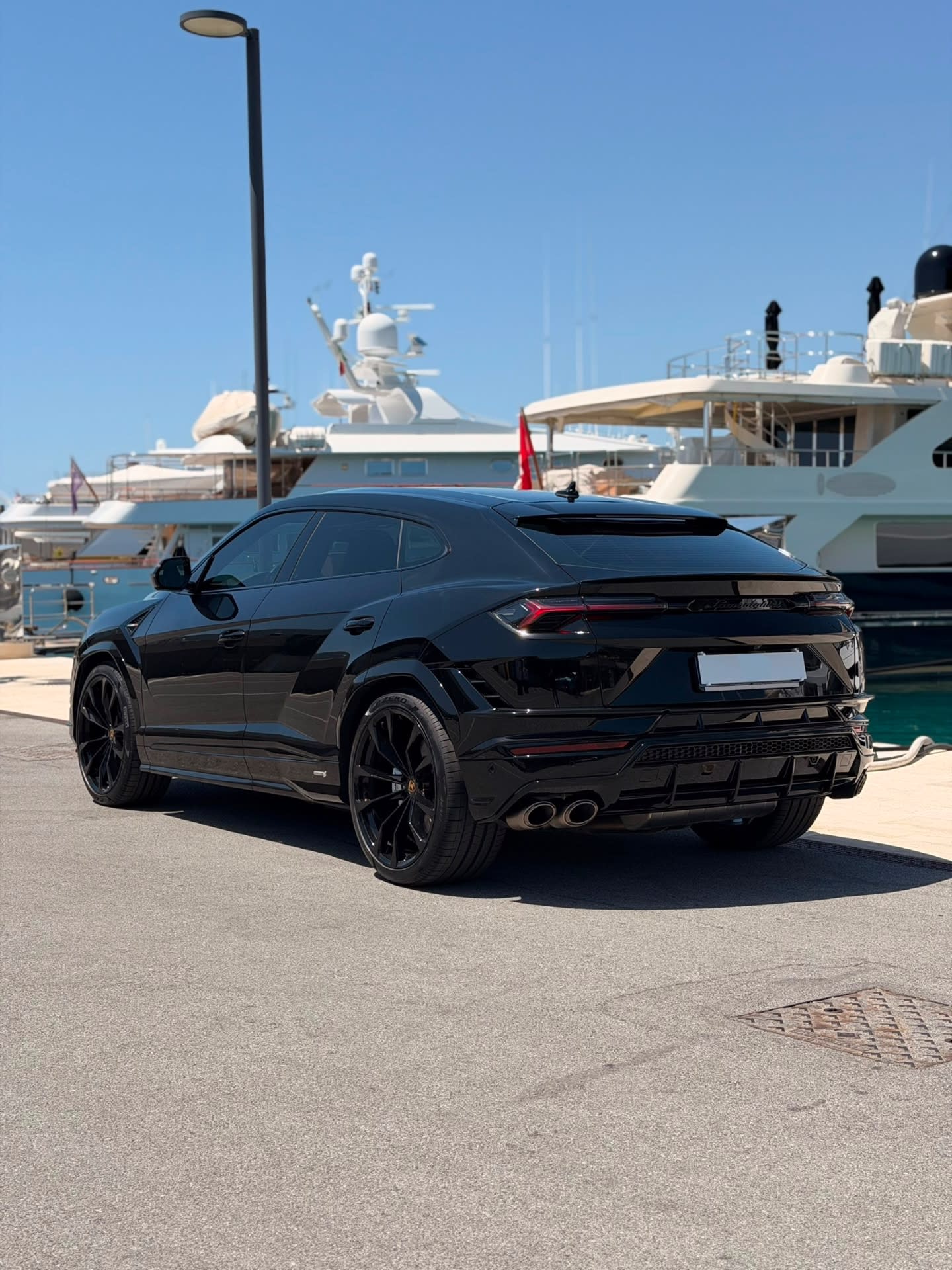 Lamborghini URUS  2
